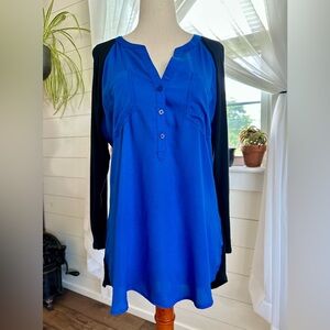 EXPRESS TOP WITH 3/4 SLEEVES
SIZE: LARGE 
COLOR: BLACK AND BLUE